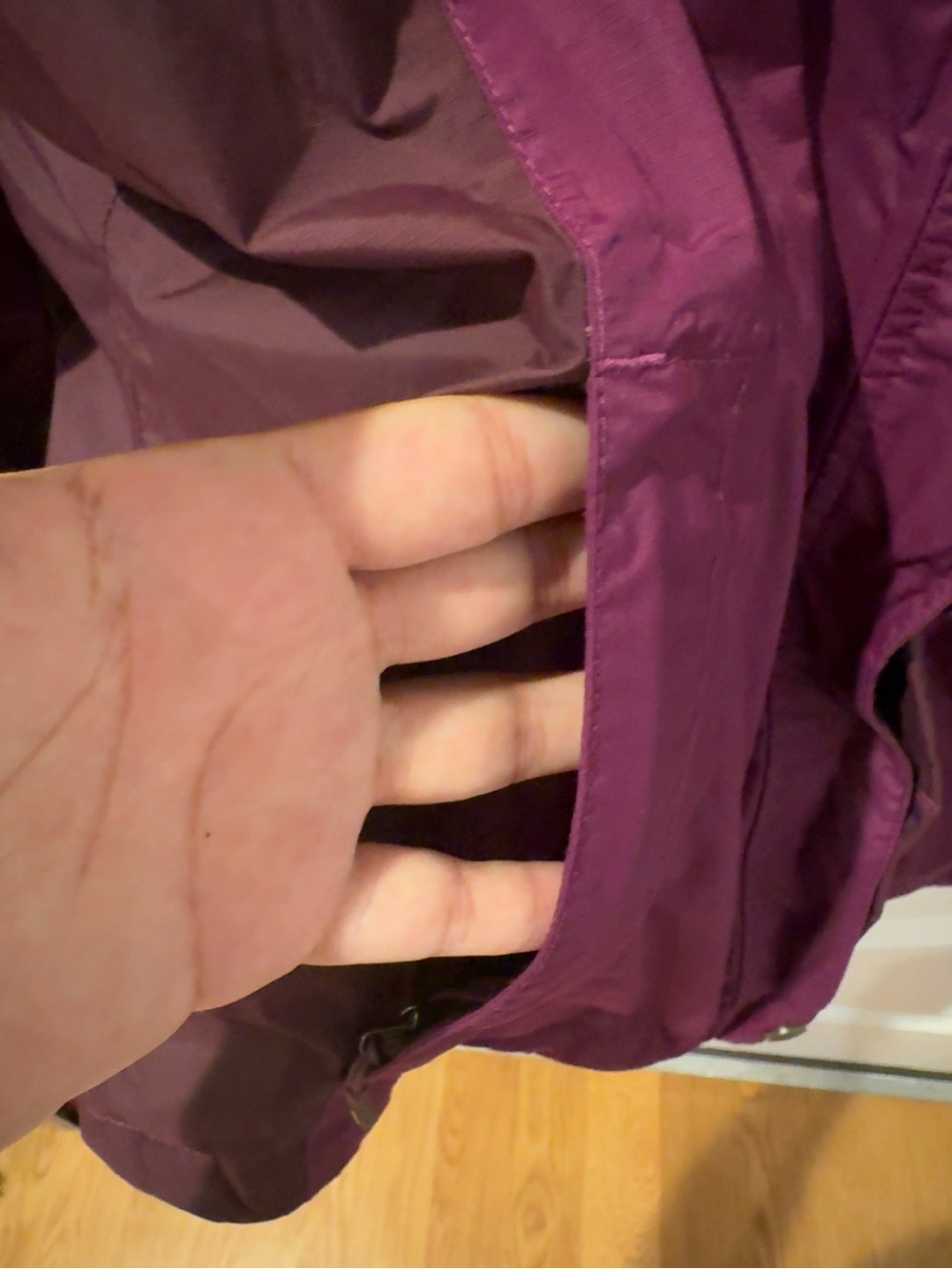 Eddie Bauer WeatherEdge Hooded Rain Jacket Women’s M Purple Waterproof Windbreak - Picture 7 of 8